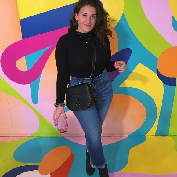 Meet your Posher, Jess - Picture 2 of 4